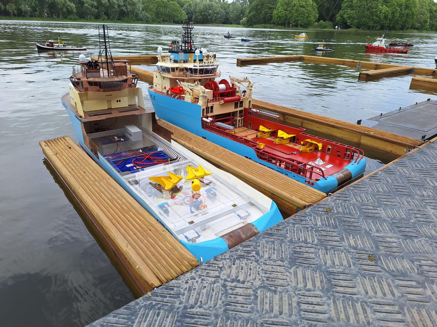 Twee schepen van onze leden